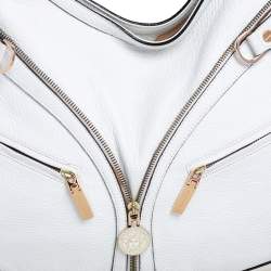 مملوكة مسبقًا Versace White Pebbled Leather Biker Hobo