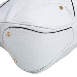 مملوكة مسبقًا Versace White Pebbled Leather Biker Hobo