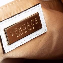 مملوكة مسبقًا Versace White Pebbled Leather Biker Hobo