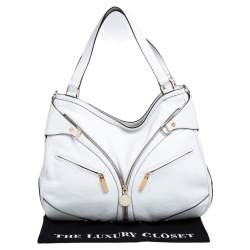 مملوكة مسبقًا Versace White Pebbled Leather Biker Hobo