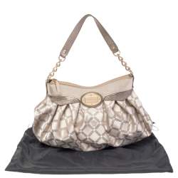 مملوكة مسبقًا حقيبة هوبو فيرساتشي جلد وكانفاس مونوغرامي ذهبي بالشعار