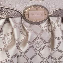 مملوكة مسبقًا حقيبة هوبو فيرساتشي جلد وكانفاس مونوغرامي ذهبي بالشعار