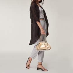 مملوكة مسبقًا حقيبة ساتشل فيرساتشي جلد وجلد نقشة التمساح ذهبي بسلسلة