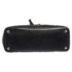 مملوكة مسبقًا حقيبة فيرساتشي التيا جلد باروكو أسود يد علوية