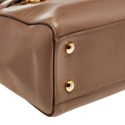 Pre Owned حقيبة يد فيرساتشي ميدالية ميدوسا جلد بيج داكن صغيرة