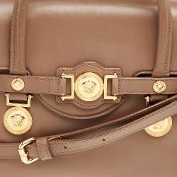 Pre Owned حقيبة يد فيرساتشي ميدالية ميدوسا جلد بيج داكن صغيرة