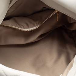 مملوكة مسبقًا Versace White Quilted Leather Embroidered Barocco Shoulder Bag