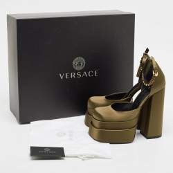 مملوكة مسبقًا Versace Khaki Green Satin Crystal Embellished Aevitas Pumps Size 37