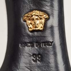 مملوكة مسبقًا Versace White Leather Medusa Pumps Size 39