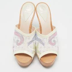 Pre Owned القباقيب فيرساتشي قماش متعدد الألوان وجلد لامع مقاس 38.5