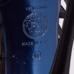 مملوكة مسبقًا حذاء بوت كاحل فرساتشي قفصي نعل سميك مقدمة مفتوحة جلد لامع ذهبي غير لامع ميتالك/ أسود مقاس 41