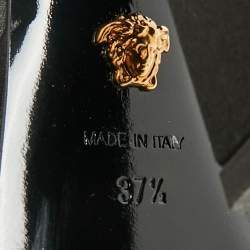 Pre Owned حذاء كعب عالي فيرساتشي ساتان أسود مزين بالكريستال بحزام للكاحل مع منصة مقاس 37.5