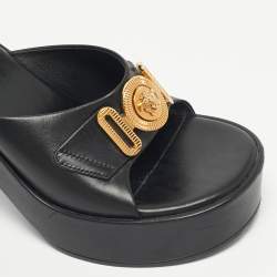 Pre Owned شبشب فيرساتشي جلد أسود ميدوسا بيغي مقاس 38