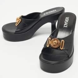 Pre Owned شبشب فيرساتشي جلد أسود ميدوسا بيغي مقاس 38