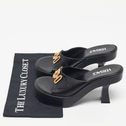 Pre Owned شبشب فيرساتشي جلد أسود ميدوسا بيغي مقاس 38