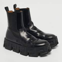 مملوكة مسبقًا Versace Greca Size 38 Black Leather Ankle Length Boots