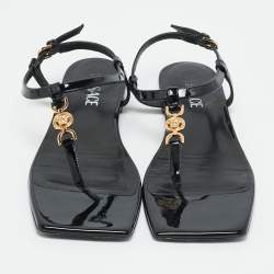 مملوكة مسبقًا Versace Medusa Size 38 Black Patent Leather Thong Flat Sandals