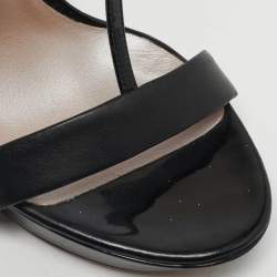 مملوكة مسبقًا Versace Size 40 Black Leather and Patent Flower Detail Ankle T-Strap Sandals