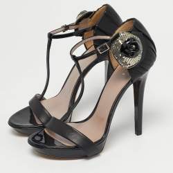 مملوكة مسبقًا Versace Size 40 Black Leather and Patent Flower Detail Ankle T-Strap Sandals