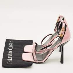 مملوكة مسبقًا صندل فيرساتشي مزين بالكريستال سحاب سلامة ميدوسا ساتان وردي بحزام على الكاحل مقاس 40