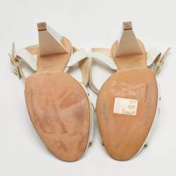 مملوكة مسبقًا صندل فيرساتشي بلاتفورم سترابي جلد أبيض مقاس 40