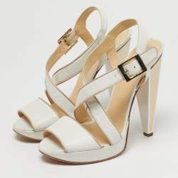 مملوكة مسبقًا صندل فيرساتشي بلاتفورم سترابي جلد أبيض مقاس 40