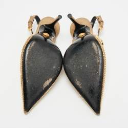 مملوكة مسبقًا حذاء كعب عالي فيرساتشي سوييد ملمس ذهبي بحزام خلفي دبوس أمان مقاس 38