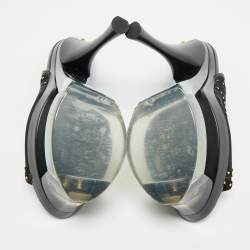 Pre Owned صندل فيرساتشي بلاتفورم سترابي جلد أبيض مقاس 40