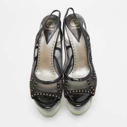 Pre Owned صندل فيرساتشي بلاتفورم سترابي جلد أبيض مقاس 40