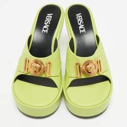 مملوكة مسبقًا Versace Biggie Size 37 Green Leather Platform Sandals