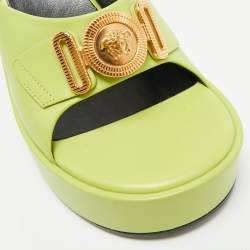 مملوكة مسبقًا Versace Biggie Size 37 Green Leather Platform Sandals