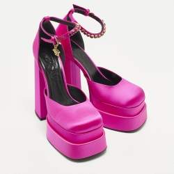 مملوكة مسبقًا Versace Aevitas Size 39 Pink Satin Double Platform Pumps