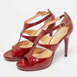 مملوكة مسبقًا صندل فيرساتشي جلد أسود لامع بفتحات وأصبع مفتوح وسوار للكاحل مقاس 40