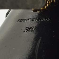 مملوكة مسبقًا صندل فيرساتشي منصة جلد أسود مدوسة مقاس 36