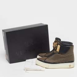 مملوكة مسبقًا حذاء رياضي فيرساتشي ميدوسا جلد أسود مبطن مرصع بعنق طويل مقاس 37.5