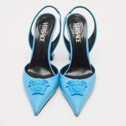 مملوكة مسبقًا حذاء كعب عالي فيرساتشي جلد أزرق مقدمة مدببة بسوار خلفي مزين ميدوسا مقاس 38.5