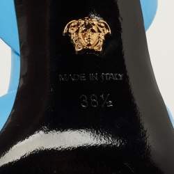 مملوكة مسبقًا حذاء كعب عالي فيرساتشي جلد أزرق مقدمة مدببة بسوار خلفي مزين ميدوسا مقاس 38.5