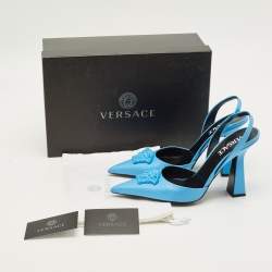 مملوكة مسبقًا حذاء كعب عالي فيرساتشي جلد أزرق مقدمة مدببة بسوار خلفي مزين ميدوسا مقاس 38.5