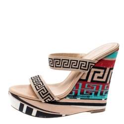 Pre Owned صندل فيرساتشي مطبوع كعب روكي نعل سميك كانفاس بيج مقاس 37