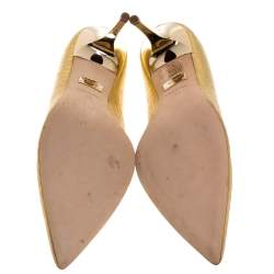 Pre Owned حذاء كعب عالي فيرساتشي جلد ذهبي مبطن مقدمة مدببة مقاس 38