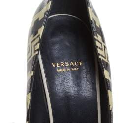Pre Owned Versace Off White/Light Black Patent Leather Pointed Toe Pumps Size 39