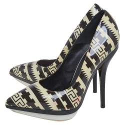 Pre Owned Versace Off White/Light Black Patent Leather Pointed Toe Pumps Size 39