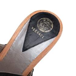 مملوكة مسبقًا Versace Black/Yellow Barocco Printed Leather Clog Platform Sandals Size 36