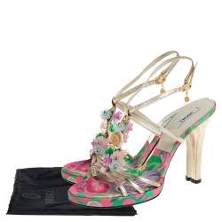 Pre Owned Versace Metallic Gold Leather Flower Detail T-Strap Sandals Size 38.5