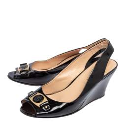 Pre Owned صندل فيرساتشي كعب روكي جلد لامع أسود مقاس 39