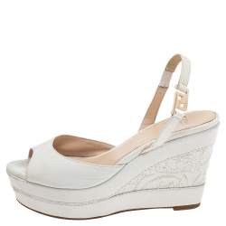 Pre Owned صندل فيرساتشي كعب روكي نعل سميك سير خلفي جلد أبيض مقاس 37