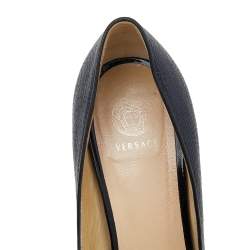 Pre Owned Versace Navy Blue/Black Raffia And Patent Leather Peep Toe Pumps Size 38