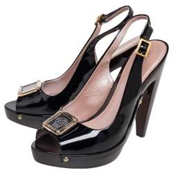 مملوكة مسبقًا صندل فيرساتشي إبزيم ميدوسا جلد أسود لامع مقدمة مفتوحة بحزام للكاحل مقاس 37.5