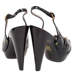 مملوكة مسبقًا صندل فيرساتشي إبزيم ميدوسا جلد أسود لامع مقدمة مفتوحة بحزام للكاحل مقاس 37.5