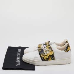 مملوكة مسبقًا Versace White Leather Baroque Printed Logo Low Top Sneakers Size 39